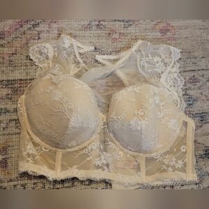 Victoria's Secret Lace Bralette in Cream Size 36DD
